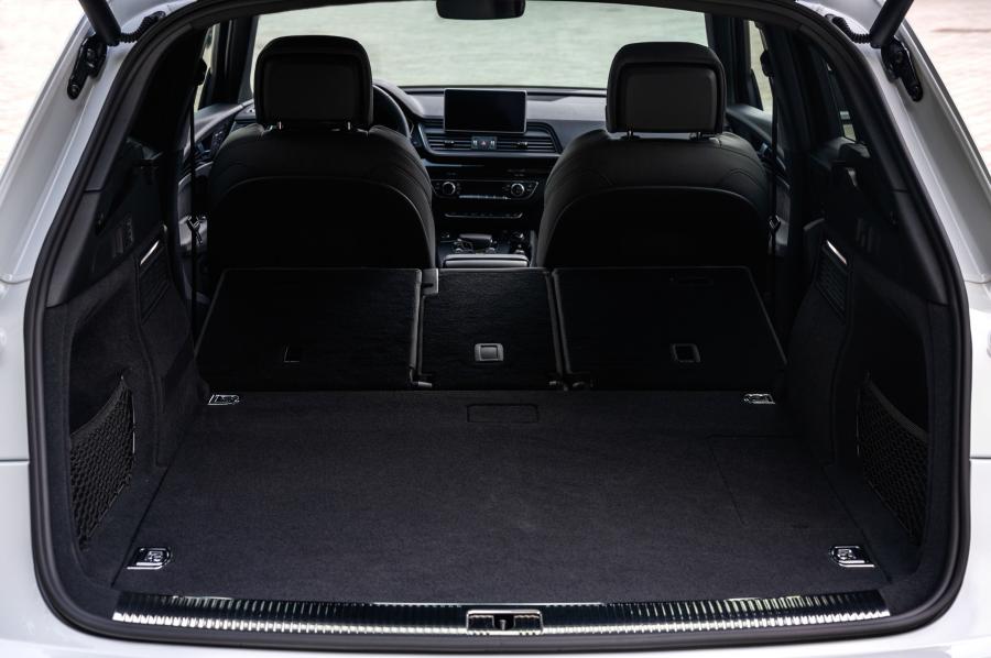 Багажник Audi Q5 55 TFSI e Quattro S-Line 2019 года  (WW) (фото 12 из 43)